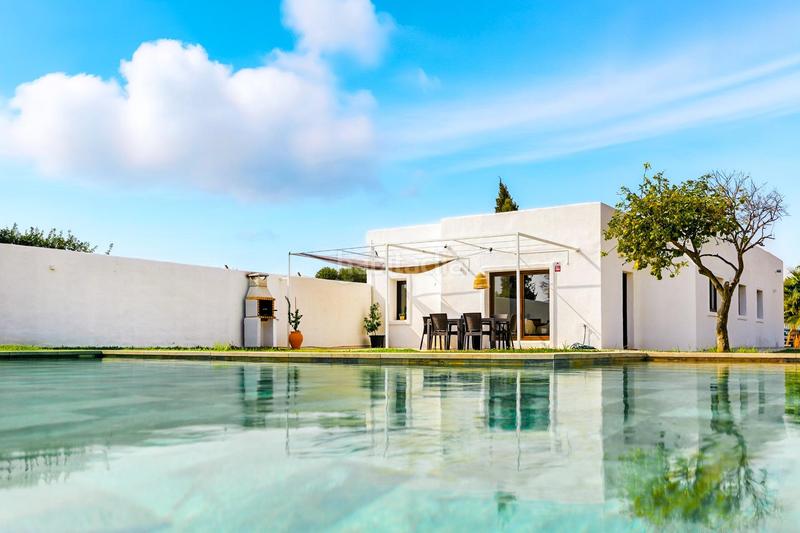 Foto 415d2b2e-02c8-4ebb-9226-f37a135cce4a. Chalet increible chalet con piscina y amplia parcela en hozanejos en Chiclana de la Frontera