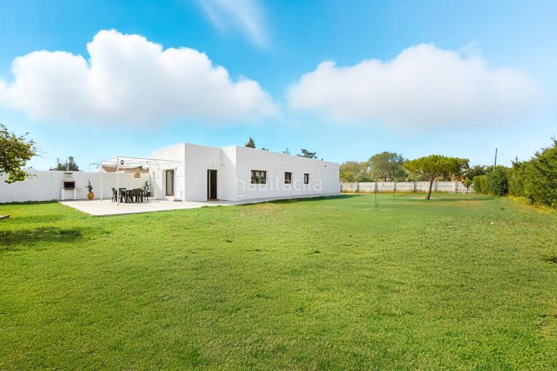 Foto a86cb08d-2081-4691-8478-01ff98adcf0c. Chalet increible chalet con piscina y amplia parcela en hozanejos en Chiclana de la Frontera