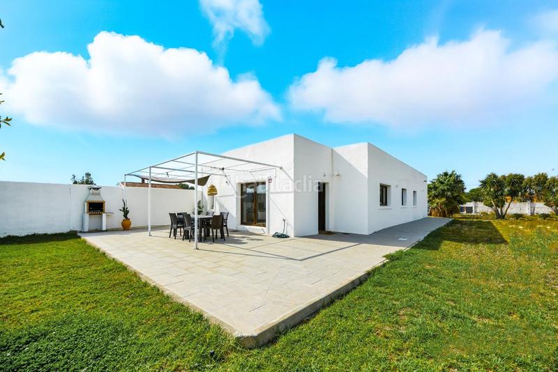 Foto d9c28b10-14bb-45dd-a2bd-c40459fd671b. Chalet increible chalet con piscina y amplia parcela en hozanejos en Chiclana de la Frontera