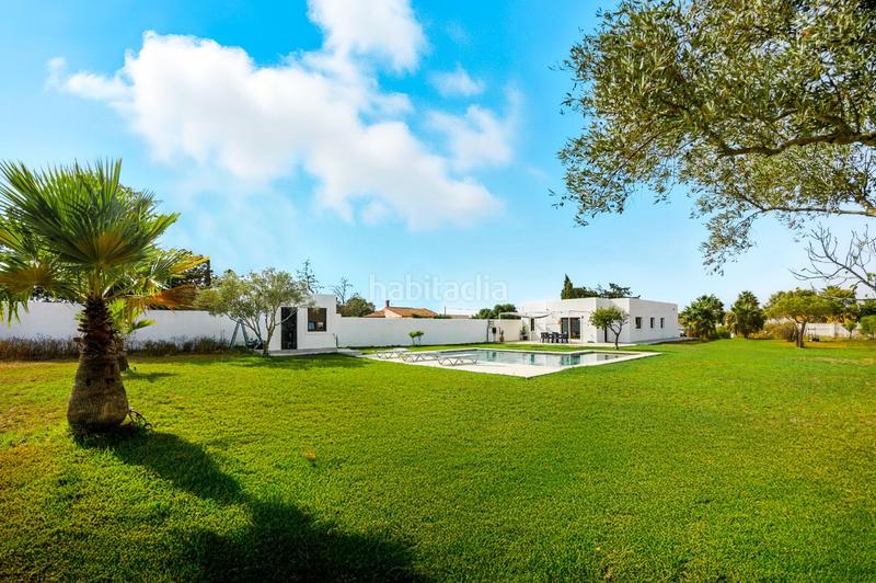 Foto f8485d0c-d7ca-4b0f-90cf-92b3fb9be3fd. Chalet increible chalet con piscina y amplia parcela en hozanejos en Chiclana de la Frontera