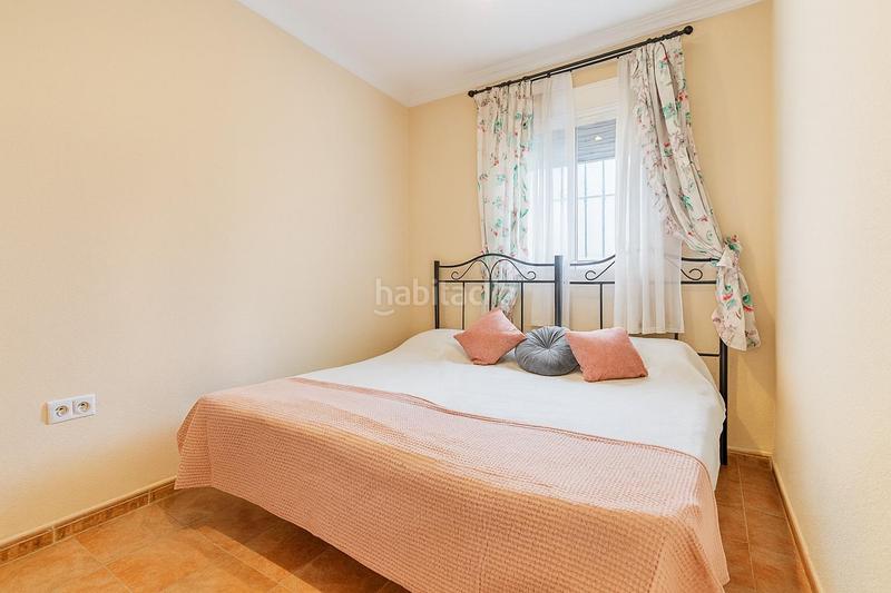 Foto 2b942bb6-56e9-4e08-a7d1-e6e878106822. Casa increible casa en el mayorazgo con amplio garaje y patio privado en Chiclana de la Frontera