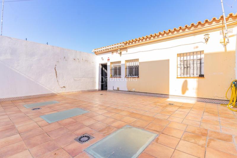 Foto e8a57be3-b5a4-4c46-9689-50ba355de1e5. Casa increible casa en el mayorazgo con amplio garaje y patio privado en Chiclana de la Frontera