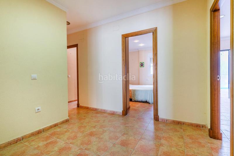 Foto f3b8640a-ba22-4f03-b598-af0b6954478c. Casa increible casa en el mayorazgo con amplio garaje y patio privado en Chiclana de la Frontera