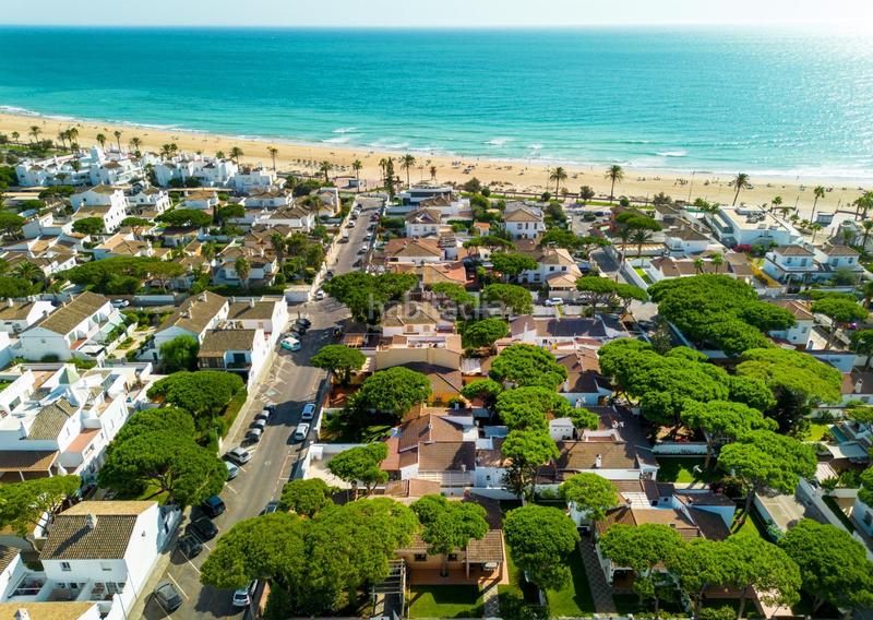 Foto 60a688d6-dcfc-4a8c-945d-c4b8210bdd4c. Xalet amb aparcament a La Barrosa Chiclana de la Frontera