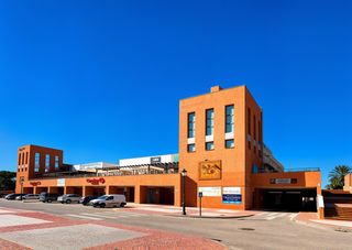 Local Comercial a Novo Sancti Petri. Dos locales comerciales en una finca en el novo sancti petri