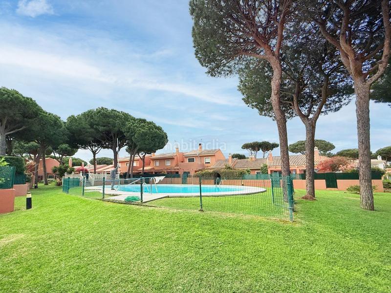 Foto 0c323355-73e0-4a40-9d4d-465ae944fcd2. Casa adossada amb piscina a La Barrosa Chiclana de la Frontera