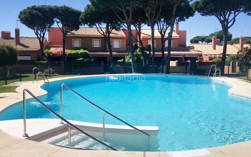 Foto 8457dc15-bd28-45fa-ae60-3f234e55a426. Casa adossada amb piscina a La Barrosa Chiclana de la Frontera