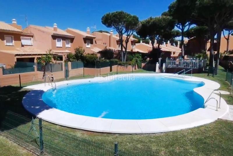 Foto 9dde9b8f-67a8-4437-beab-bf03a46eddbf. Casa adossada amb piscina a La Barrosa Chiclana de la Frontera