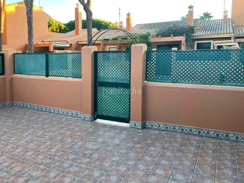 Foto fd3a9725-f9af-4a7a-afd4-cdb8c276ceea. Casa adossada amb piscina a La Barrosa Chiclana de la Frontera