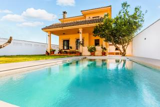Xalet a Núcleo urbano. Impresionante chalet en el campito con piscina