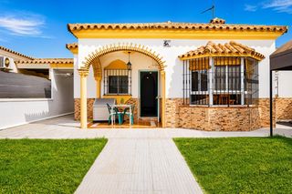 Xalet a Los Gallos. Increíble chalet con piscina en la zona de los gallos