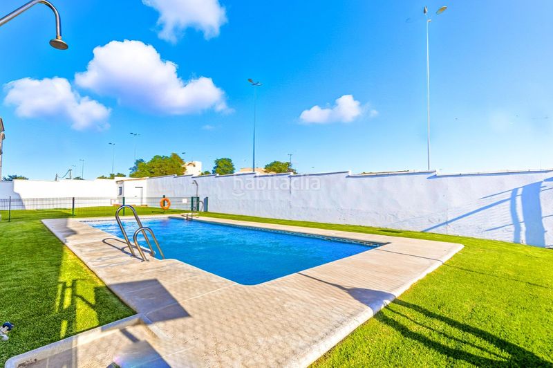 Foto fb7c0f3b-7df4-44a7-83f5-05a0936fcf7f. Pis amb aparcament piscina a La Banda - Campo de Fútbol Chiclana de la Frontera