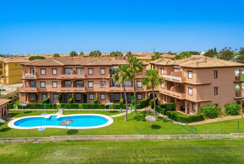 Foto 4d0e276e-47c4-4760-8738-6d768b907a51. Apartament amb aparcament piscina a Novo Sancti Petri Chiclana de la Frontera