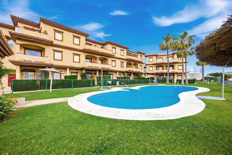 Foto 627163a5-5efe-45c2-846a-54baffec5b08. Apartament amb aparcament piscina a Novo Sancti Petri Chiclana de la Frontera