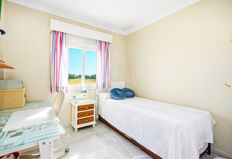 Foto 745b2989-2ae8-4f6c-9338-673785d8f2f8. Apartament amb aparcament piscina a Novo Sancti Petri Chiclana de la Frontera