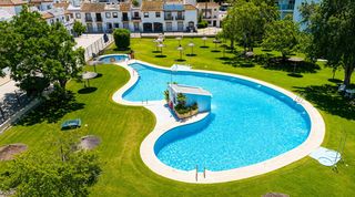 Apartament a Los Gallos. Increible apartamento en planta baja con jardin privado