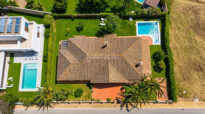 Foto d2f85b34-f48a-470a-9716-f8ebb26d7083. Xalet amb calefacció aparcament piscina a Novo Sancti Petri Chiclana de la Frontera