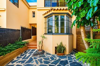 Reihenhaus in Núcleo urbano. Elegancia, comodidad y ubicación magnifico adosado en el campito