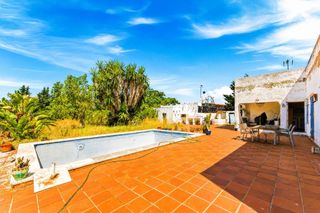Chalet in Las Lagunas - Campano. Chalet con gran parcela y un enorme potencial en la zona de teja