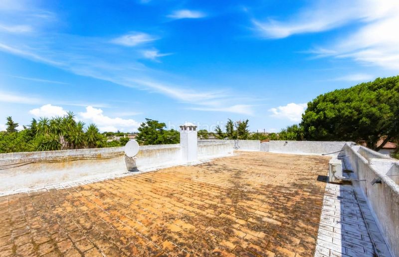 Foto dc44cbb7-7b55-4881-9995-c8a1b6202438. Xalet amb aparcament piscina a Las Lagunas - Campano Chiclana de la Frontera