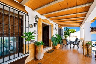 Chalet in La Barrosa. Amplia propiedad con vivienda principal y apartamento independie