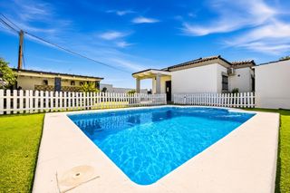 Chalet in Los Franceses - La Vega. Tu paraíso privado en el pinar de los franceses chalet con pisci