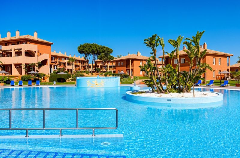 Foto 10456c40-cd98-47c7-b763-0e1476629b4a. Apartament amb aparcament piscina a Novo Sancti Petri Chiclana de la Frontera