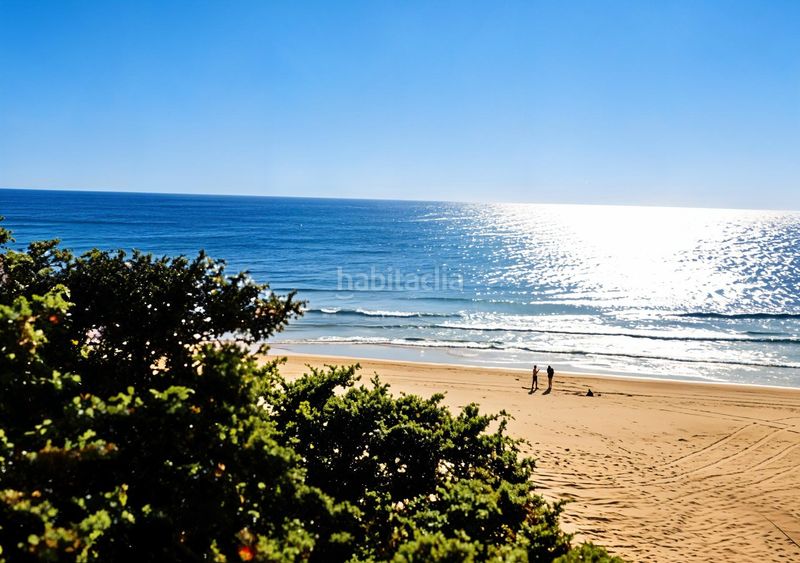 Foto 553eade5-8ee8-473a-abb7-c48c10fc1686. Apartament amb aparcament piscina a Novo Sancti Petri Chiclana de la Frontera