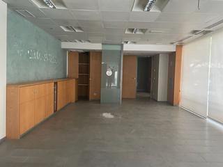 Lloguer Local Comercial a Ricardo Soriano. Local com. en alquiler en centro, 3 despachos.