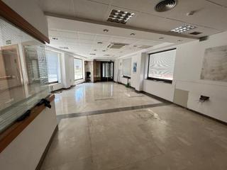 Lloguer Local Comercial a Motril  ciudad. Local com. en alquiler en centro, 3 despachos.