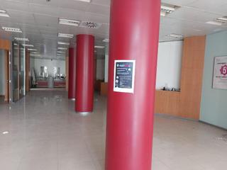 Lloguer Local Comercial a Loja. Local com. en alquiler en centro, 3 despachos.
