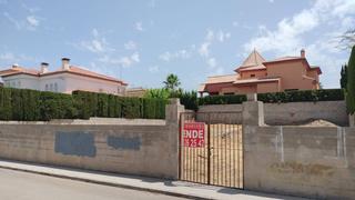 Terreny residencial a Alcazaba 3. Solar en venta en urbanizaciones  santa marta.