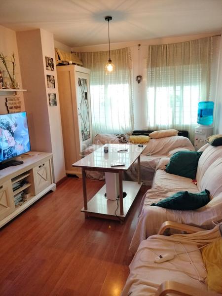 Foto dd54d29a-08a1-4fc8-96ac-27bdb00cd2b6. Casa amb aparcament a Polideportivo Alhendín