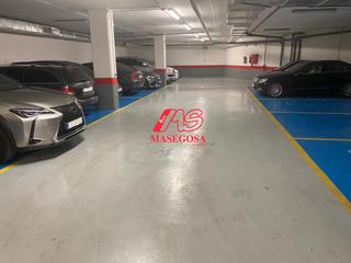Parking coche en Camino de Ronda. Garaje en venta en centro  recogidas.