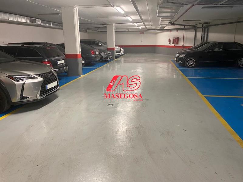Foto 6af0b717-e132-40bb-bb8b-a245ad5e63b9. Parking coche garaje en venta en centro recogidas. en Granada