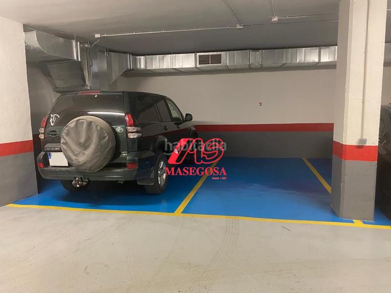 Foto c1c5f8f3-0a9b-4e24-a52a-f5d005879bbc. Parking coche garaje en venta en centro recogidas. en Granada