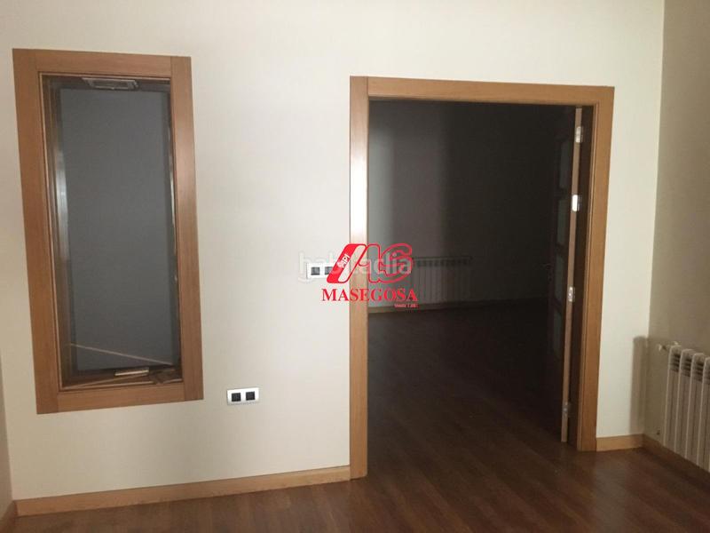Foto 5e727e3b-5b08-4359-b821-5b2086a8ee0c. Local comercial local com. en venta en centro, 3 despachos. en Maracena
