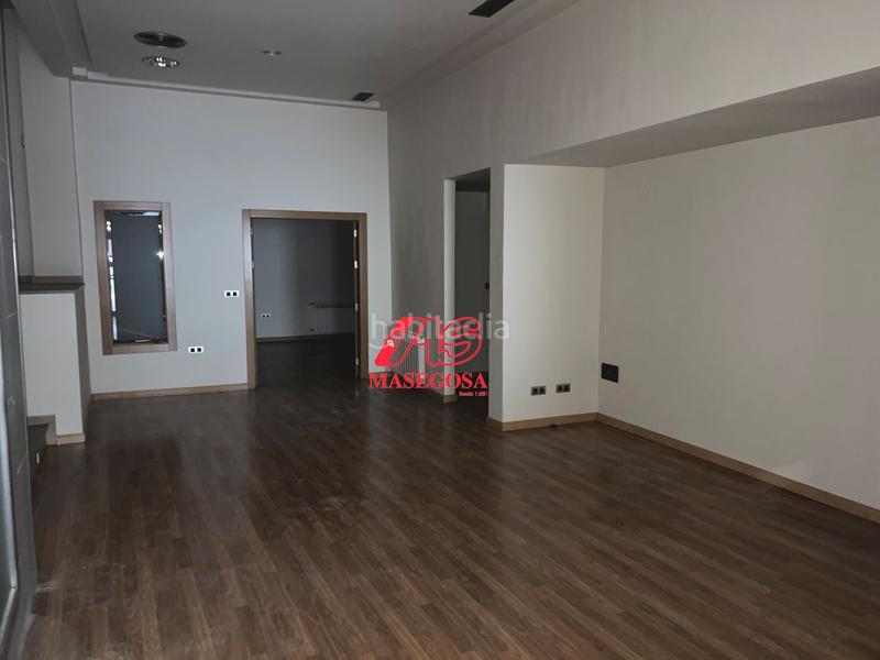 Foto a3b1b9c4-d274-4e26-96fd-0ee22643a004. Local comercial local com. en venta en centro, 3 despachos. en Maracena