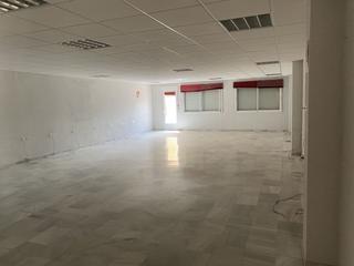 Local Comercial en Calle Menorca 12