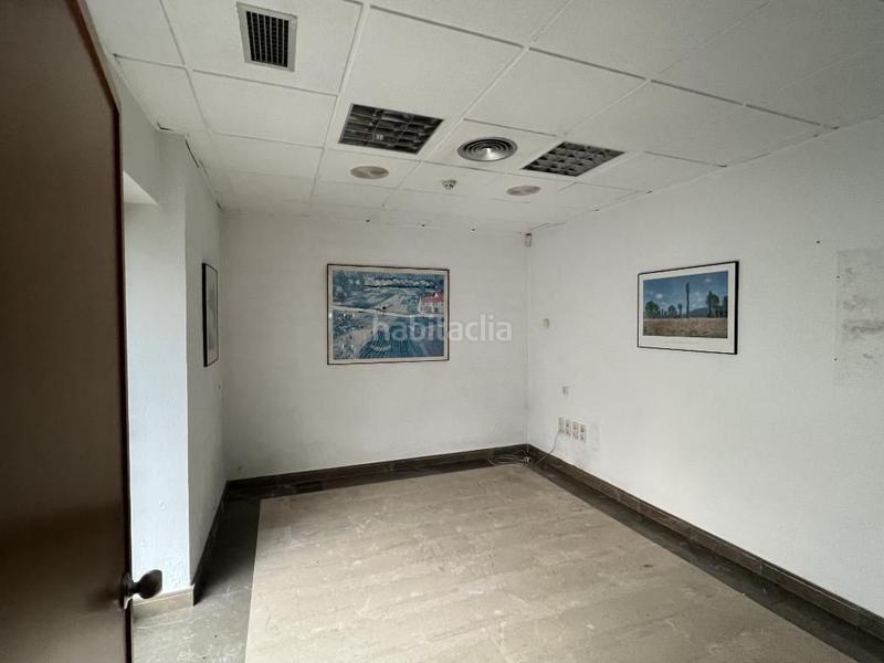 Foto 5518b857-bb1a-4a7b-921e-843930ab1e7f. Local comercial en calle sagrada familia 9 local com. en venta en la chana. en Granada