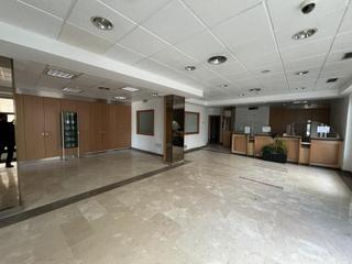 Locale commerciale in Plaza era baja 16. Local com. en venta en maracena.