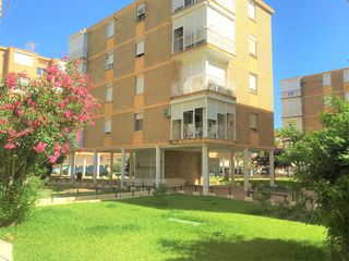 Pis  De la playa. Piso con terraza y zona común ajardindada  a 200 metros de la pl