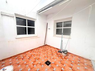 Pis  Cervantes. Planta baja  con  patio  en el centro d eisla cristina 10 min de