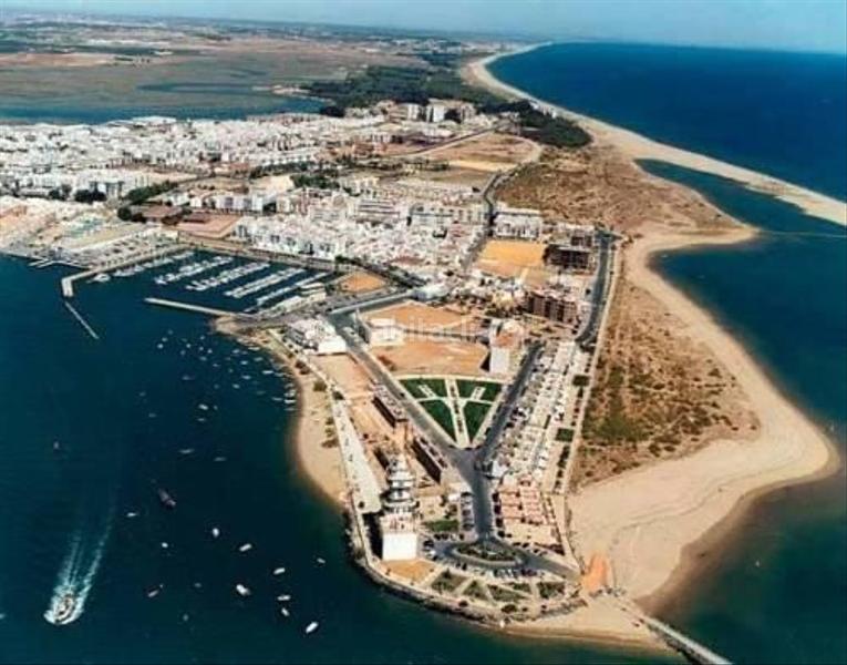 Foto 2fa81d0a-6119-4055-8833-354957a001e6. Masía casa de una sola planta con patio y azotea propia , reforma actual a 600mts de la playa en Isla Cristina