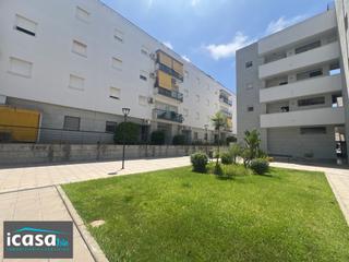 Piso en Isla Cristina. Piso en el centro, residencial privado, con ascensor a 10 minuto
