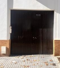 Aparcament cotxe a Isla Cristina. Garaje con patio  en zona ronda norte de isla cristina