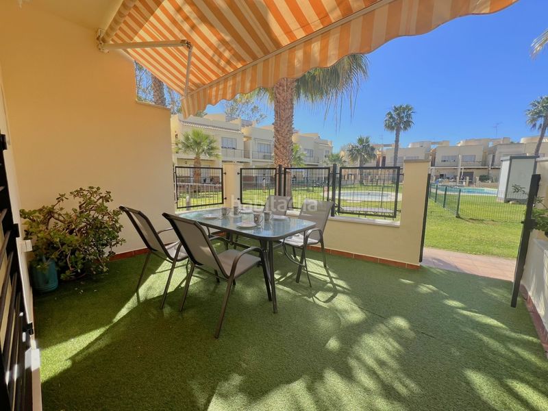 Foto 0bdac941-1a0c-452a-8a3b-e8c3d762c1ab. Casa adosada adosado en urbanización privada con terraza y piscina, a 200 metros de playa central en Isla Cristina