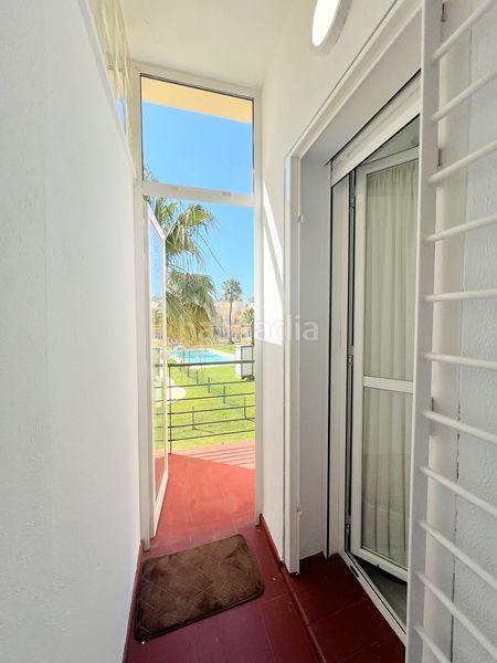 Foto 1ed3ea98-5cb6-4c8c-bc3d-b12f49fd70b1. Casa adosada adosado en urbanización privada con terraza y piscina, a 200 metros de playa central en Isla Cristina