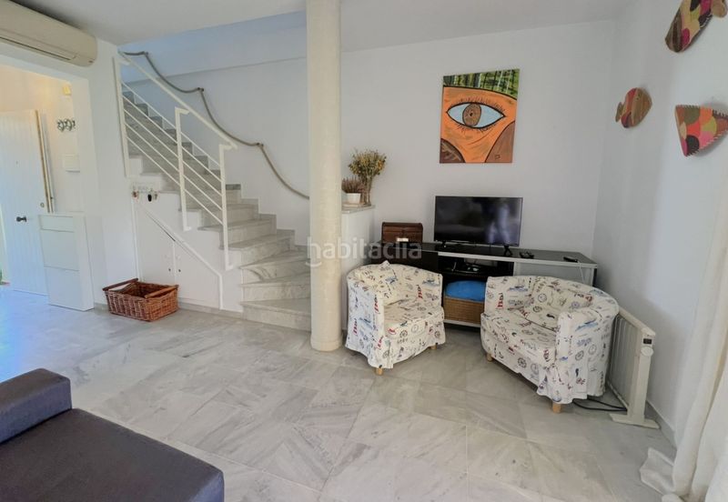 Foto 4a23bd5b-46e2-4e1e-b2cd-88d343c2fd1b. Casa adosada adosado en urbanización privada con terraza y piscina, a 200 metros de playa central en Isla Cristina