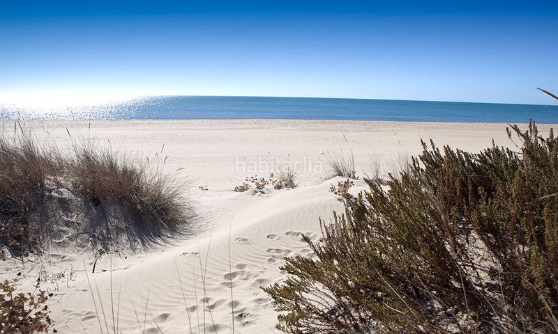 Foto 80060836-388e-4644-8629-f117844b8f48. Casa adosada adosado en urbanización privada con terraza y piscina, a 200 metros de playa central en Isla Cristina